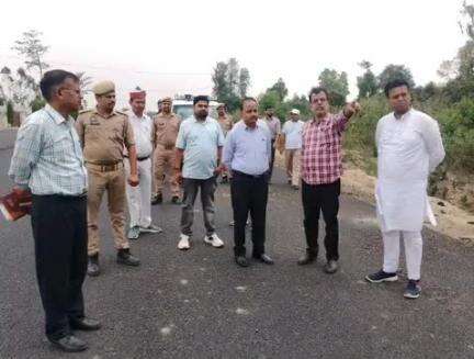 पीलीभीत: निर्माणाधीन मझोला सितारगंज फोरलेन हाईवे का डीएम ने किया निरीक्षण, दिए दिशा-निर्देश