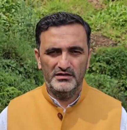 शिमला शहरी: भाजपा प्रवक्ता चेतन सिंह ने शिमला में कहा, ओलावृष्टि से तबाह सेब, बागवान बेहाल; उद्यान केंद्रों में दवाइयां नदारद