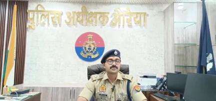 औरैया थाना कुदरकोट के अंतर्गत बेटों द्वारा अपने पिता की हत्याकरने के संबंध में जानकारी देते पुलिस अधीक्षक अभिजीत आर शंकर