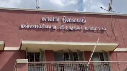 காரியாபட்டி: SFS பள்ளி அருகே இரண்டு டூவீலர்கள் மோதிய விபத்தில்  மூவர் காயம்