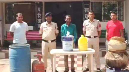 मिरौनी से महुआ शराब की बिक्री करने वाले आरोपी को चंद्रपुर पुलिस ने किया गिरफ्तार, 25 लीटर महुआ शराब जब्त