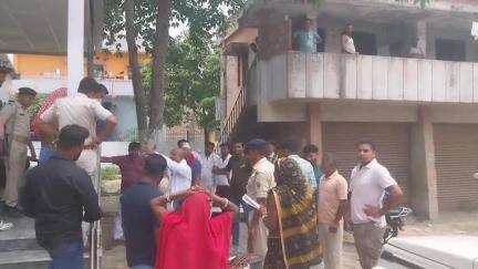लालगंज: लालगंज थाना क्षेत्र के सलेमपुर गांव में जमीनी विवाद में दो पक्षों में मारपीट, 15 लोग घायल