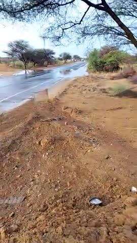 Suratgarh Bikaner road gaushala ke pass se 8 kilometer piche Miyan biwi ke kuchh lagi kam hai