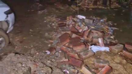 करनाल: क्लब मार्केट में सड़क में गड्ढा होने से और बारिश आने से तीन गाड़ियां धस गई लोगों ने रोज किया प्रकट#jansamaya