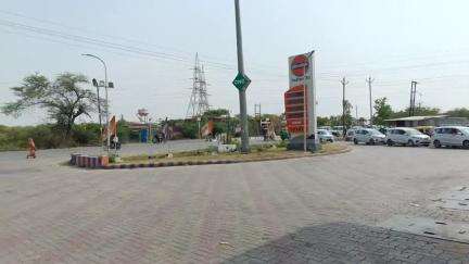 CNG इंडियन ऑयल पेट्रोल पंप झांसी कानपुर हाइवे बहुत लंबी लाइन लगी गाड़ियों की