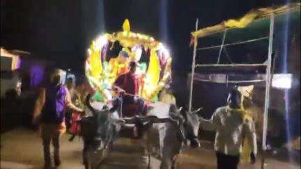 धनोरा: धनोरा के साजपानी गांव में बैलगाड़ी पर बारात पहुंची, वीडियो हुआ वायरल