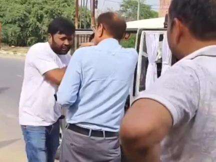 हसनपुर: हसनपुर में सीएमओ के साथ धक्का-मुक्की, भाजपा नेता सहित कई पर दर्ज हुआ मुकदमा