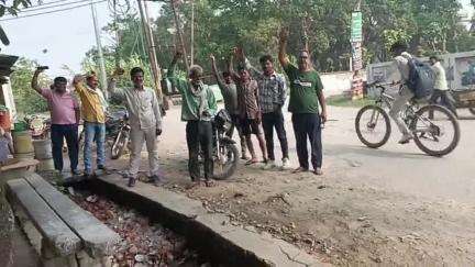 खलीलाबाद: नगर पालिका के बिधियानी में कूड़े से भरी नाली,दुर्गंध से लोग परेशान सफाई व्यवस्था दिखाई नदारद किया प्रदर्शन #Jansamasya