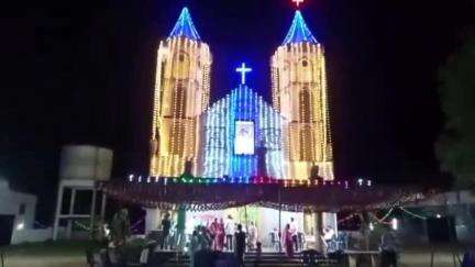 பர்கூர்: காத்தான்பள்ளம் கிராமத்தில் அமைந்துள்ள புனித சூசையப்பர் ஆலயத்தின் 28 ம் ஆண்டு தேர்பவனி ஏராளமானோர் பங்கேற்று வழிபாடு