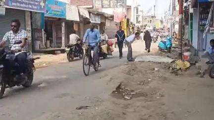 तिलहर: मुख्य बाजार चौराहे से रोडवेज तक पानी की पाइपलाइन के लिए खोदी गई सड़कों को नहीं कराया गया सही, लोग परेशान #jansamasya