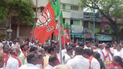 சேலம்: காஷ்மீரில் தீவிரவாத தாக்குதலை கண்டித்து சேலம் கோட்டை மைதானத்தில் பாஜகவினர் கண்டன ஆர்ப்பாட்டம்