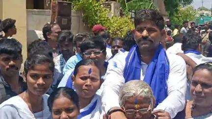 ಕಂಪ್ಲಿ: ಪಟ್ಟಣದ ಚಪ್ಪರದಳ್ಳಿಯಲ್ಲಿ ಅಂಬೇಡ್ಕರ್ ಪುತ್ಥಳಿ ಪ್ರತಿಷ್ಠಾಪನೆ : ಶಾಸಕ ಗಣೇಶ್ ಚಾಲನೆ