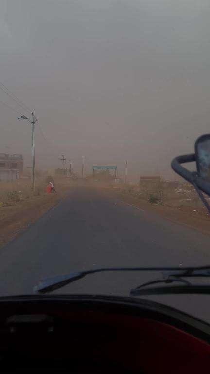 अशोकनगर पिपरई रोडमौसम खराब है