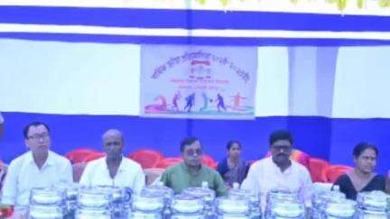 উদয়পুর: অমরপুর উচ্চতর মাধ্যমিক বিদ্যালয়ে আয়োজিত বার্ষিক ক্রীড়া প্রতিযোগিতায় অংশগ্রহণ করে এলাকার বিধায়ক