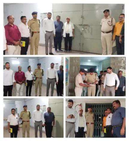 आज दिनांक:-05.05.25 को जिला पदाधिकारी एवं पुलिस अधीक्षक, कटिहार द्वारा सुरक्षा के दृष्टिकोण से EVM / VVPAT वेयर हाउस एवं गार्ड रूम का निरीक्षण किया गया |