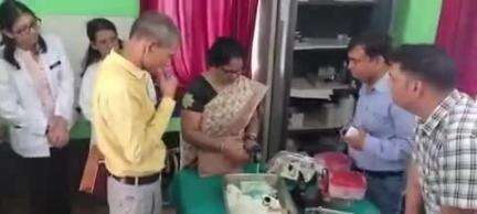 बदायूं: उझानी के सामुदायिक स्वास्थ्य केंद्र का एडी हेल्थ ने किया औचक निरीक्षण, दिए दिशा-निर्देश