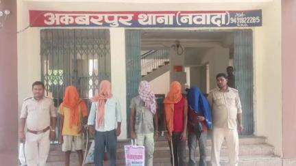 अकबरपुर: अकबरपुर पुलिस ने अलग-अलग स्थानों से शराब मामले में 5 लोगों को गिरफ्तार कर न्यायालय भेजा