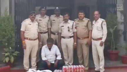 सनावद: सनावद पुलिस ने मोटरसाइकिल से अवैध शराब परिवहन करते हुए एक आरोपी को गिरफ्तार किया