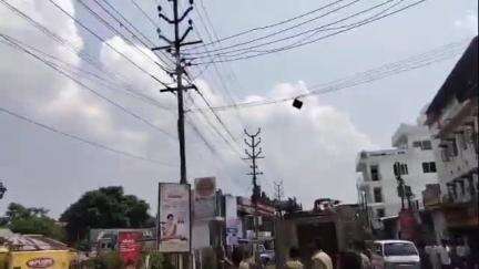 অমরপুর: উদয়পুর কিরণ পেট্রোলিয়ামের সামনে বৈদ্যুতিক খুঁটিতে থাকা পাখির বাসাতে অগ্নিসংযোগ, আগুন নিয়ন্ত্রণে একটি দমকল ইঞ্জিন