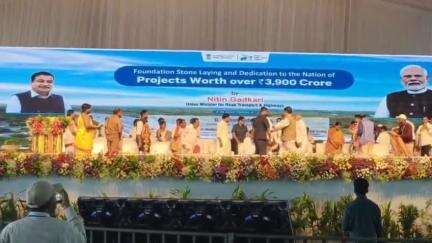 అసిఫాబాద్: 363 జాతీయ రహదారి ప్రారంభించేందుకు జిల్లాకు చేరుకున్న కేంద్ర మంత్రి నితిన్ గడ్కరీ
