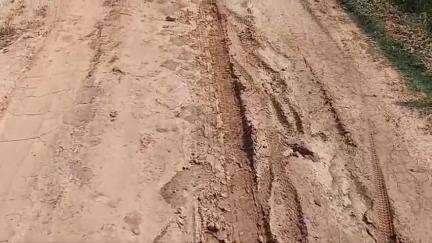 খোয়াই: পূর্ব জাম্বুরা এলাকায় বিগত ১০ বছর যাবৎ রাস্তার বেহাল দশা, সমস্যায় সাধারণ মানুষ  #jansamasya