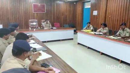 डुमरांव: अनुमंडल पुलिस कार्यालय सभागार में एसडीपीओ ने सभी थानाध्यक्षों के साथ की क्राइम मीटिंग, दिए दिशा निर्देश