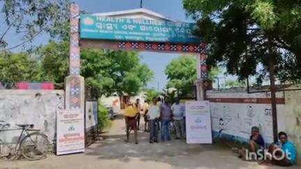 ଧର୍ମଗଡ: ବନ୍ଧକନା ପ୍ରାଥମିକ ସ୍ବାସ୍ଥ୍ୟକେନ୍ଦ୍ରରେ ବିଡିଓଙ୍କ ଉପସ୍ଥିତିରେ ହିତାଧିକାରୀଙ୍କୁ ବ୍ଲକ ସ୍ତରୀୟ ମଶାରୀ ବଣ୍ଟନ