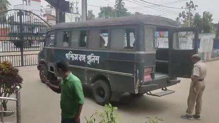 নাকাশিপাড়া: আর্থিক প্রতারণায় অভিযুক্ত ওয়ারেন্ট থাকা এক ব্যক্তিকে মুড়াগাছা থেকে গ্রেফতার করে আদালতে পাঠালো নাকাশিপাড়া পুলিশ