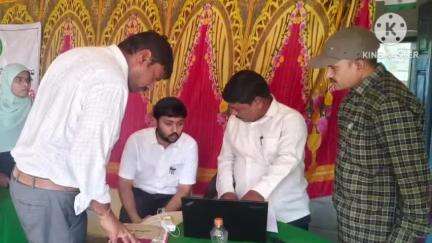 దంతాలపల్లి: దంతాలపల్లి మండలంలో భూభారతి రెవెన్యూ సదస్సుకు హాజరై,ప్రజల నుంచి ఆర్జీలను స్వీకరిస్తున్న తీరును పరిశీలించిన జిల్లాకలెక్టర్