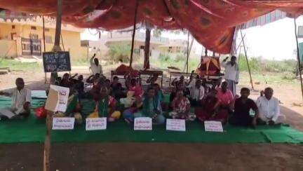 పటాన్​​చెరు: గుమ్మడిదల మున్సిపాలిటీ నల్లవల్లి గ్రామంలో డంపింగ్ యార్డ్ రద్దు చేయాలని 90 రోజు కొనసాగిన నిరసనలు