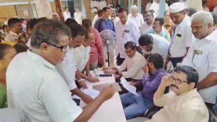 గుడివాడలోని సమస్యల పరిష్కారంపై ప్రత్యేక దృష్టి సారించి, నియోజకవర్గ అభివృద్ధికి కృషి చేయాలి, జిల్లా కలెక్టర్ డీకే బాలాజీ