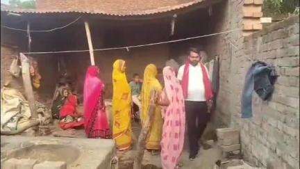 हाटा: सुकरौली के एक घर में आग लगने से दो भैंस और तीन बकरियों की जलने से हुई मौत, एक भैंस 4 दिन में बच्चा देने वाली थी