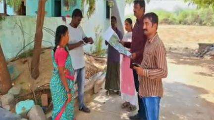 కమలాపురం: చెన్నూరు:  శివాలపల్లి గ్రామ పంచాయతీలో స్వామిత్ర రీసర్వేని పరిశీలించిన డిప్యూటీ ఎంపీడీఓ సురేష్ బాబు