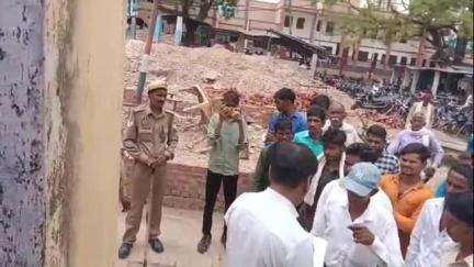 तिलहर: लोधी सेना के कार्यकर्ताओं ने चांदपुर गांव में भूमि की पैमाइश कराने की मांग को लेकर एसडीएम को दिया ज्ञापन
