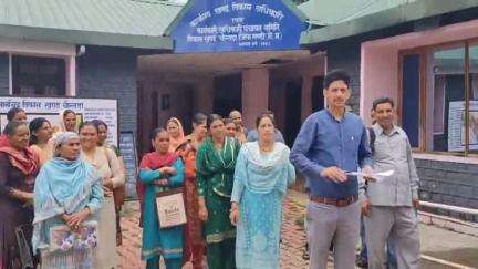 जोगिंदर नगर: नौजवान सभा के बैनर तले मैन-भरोला पंचायत के ग्रामीणों ने बीडीओ चौंतड़ा को सौंपा ज्ञापन, बीपीएल चयन सुधारने की मांग की