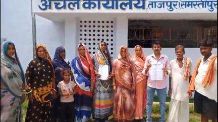 ताजपुर: रहीमाबाद के रहने वाले भूमिहीन लोगों ने सरकारी जमीन खाली कराए जाने को लेकर अंचल अधिकारी को दिया ज्ञापन #jansamasya