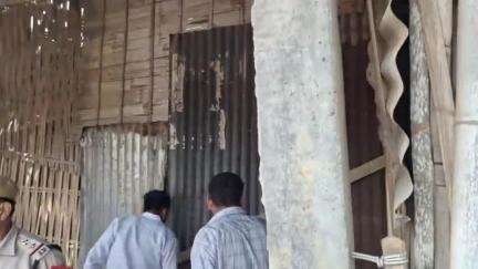 সৰুপথাৰ: বৰপথাৰত উত্তপ্ত পৰিস্থিতি, লাচিত সেনা অসম থলগিৰিৰ কাৰ্যালয় দখল কৰাৰ অভিযোগ ব্যৱসায়ীৰ বিৰুদ্ধে, আৰক্ষী উপস্থিত