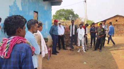 हटा: जुनेरी गांव में जलसंकट का जायजा लेने पहुंचे हटा के SDM राकेश मरकाम, अमले को दिए निर्देश