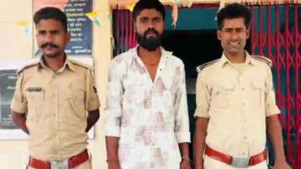 फुलवरिया: फुलवरिया पुलिस ने दुबे सीरिसवा से शराब माफिया को गिरफ्तार किया, विभिन्न थानों में दर्ज हैं कई शराब तस्करी के मामले
