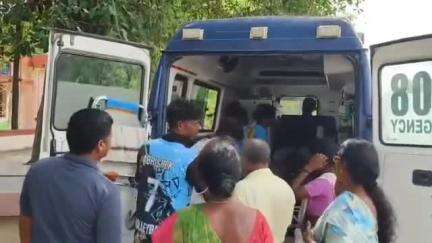 గంగాధర నెల్లూరు: SRపురం మండలం పాపిరెడ్డి పల్లి సమీపంలో ఉపాధి హామీ కూలీలపై కందిరీగల దాడి