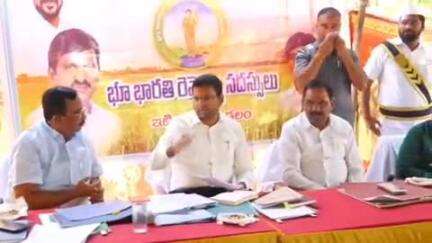 గద్వాల్: రైతులు భూ భారతి రెవెన్యూ సదస్సుల్లో ఉచితంగా దరఖాస్తులు సమర్పించవచ్చు: గోపాల్ దిన్నెలో జిల్లా కలెక్టర్ సంతోష్ కుమార్