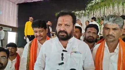हदगाव: हदगाव  व हिमायतनगर येथील पाणी टंचाई आढावा बैठकीस गैरहजर राहणाऱ्यावर कारवाई करण्यात यावी - खा. नागेश पाटील आष्टीकर