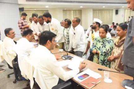 గద్వాల్: ప్రజావాణి కార్యక్రమంలో వచ్చిన ఫిర్యాదులను సత్వరమే పరిష్కరించాలి: కలెక్టర్ బిఎం సంతోష్ కుమార్