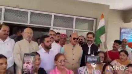 डेरा गोपीपुर: पहलगाम में 22 अप्रैल को हुए आतंकी हमले के विरोध में भाजपा नेताओं ने एसडीएम देहरा के माध्यम से मुख्यमंत्री को ज्ञापन सौंपा