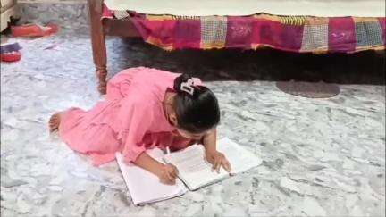 খোয়াই: ৭৫ শতাংশ বিশেষভাবে সক্ষম স্নেহা এবছরের মাধ্যমিক পরীক্ষায় পেল ৭০ শতাংশ নম্বর