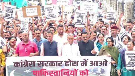 बल्ह: पाकिस्तानी नागरिकों को वापस न भेजने पर भाजपा का रोष प्रदर्शन, विधायक इंद्र सिंह गांधी भी हुए शामिल