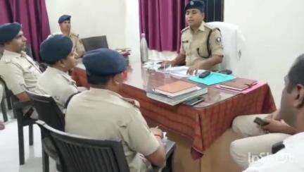 मदनपुर: मदनपुर अनुमंडल पुलिस पदाधिकारी अमित कुमार ने अपने कार्यालय कक्ष में अनुमंडल स्तरीय मासिक अपराध समीक्षा बैठक की