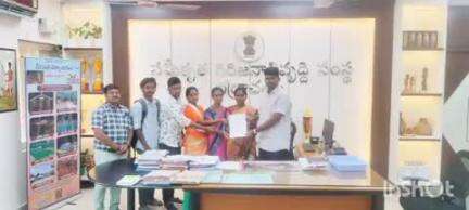 భద్రాచలం: ప్రభుత్వం ప్రవేశపెడుతున్న సంక్షేమ పథకాలు గిరిజన యువతి యువకులు సద్వినియోగం చేసుకోవాలని తెలిపిన ITDA PO