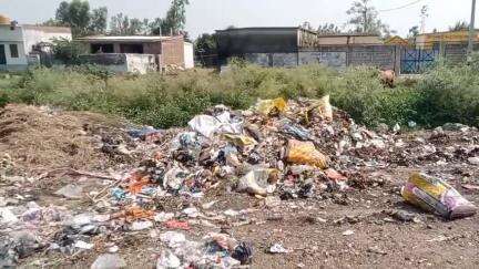 अमरिया: अमरिया क्षेत्र में ग्राम पंचायत की अनदेखी से जगह-जगह लग रहे कचरे के ढेर #jansamasya