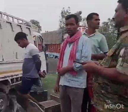 मांझा: दानापुर के पास पिकअप डिवाइडर से टकराई, चालक बाल-बाल बचा, डायल 112 की पुलिस जांच कर रही है